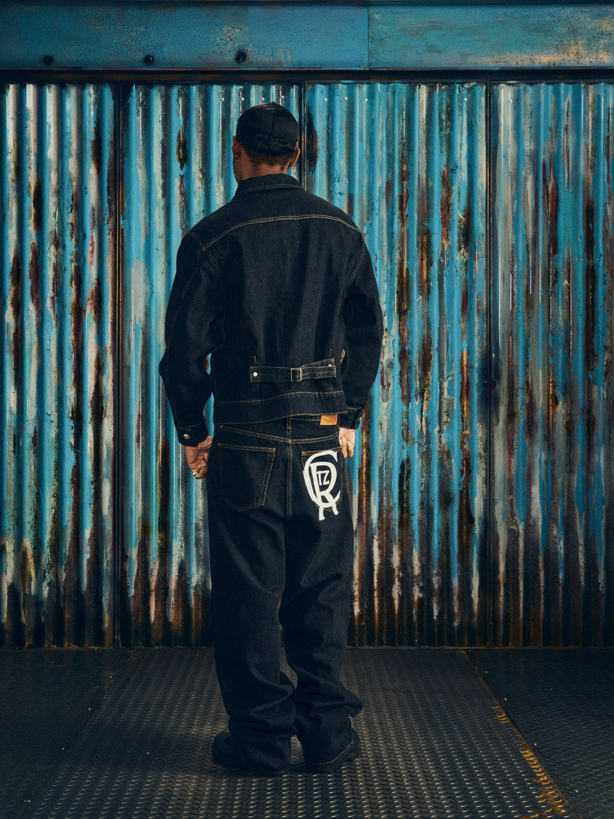 Corteiz Crest Chainstitch Baggy Jeans - Washed Black